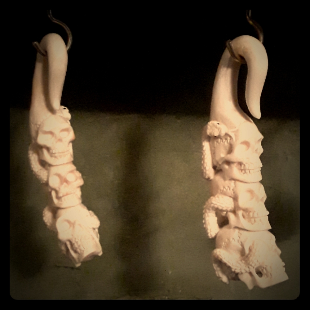 0 G carved Diablo Organics hangers